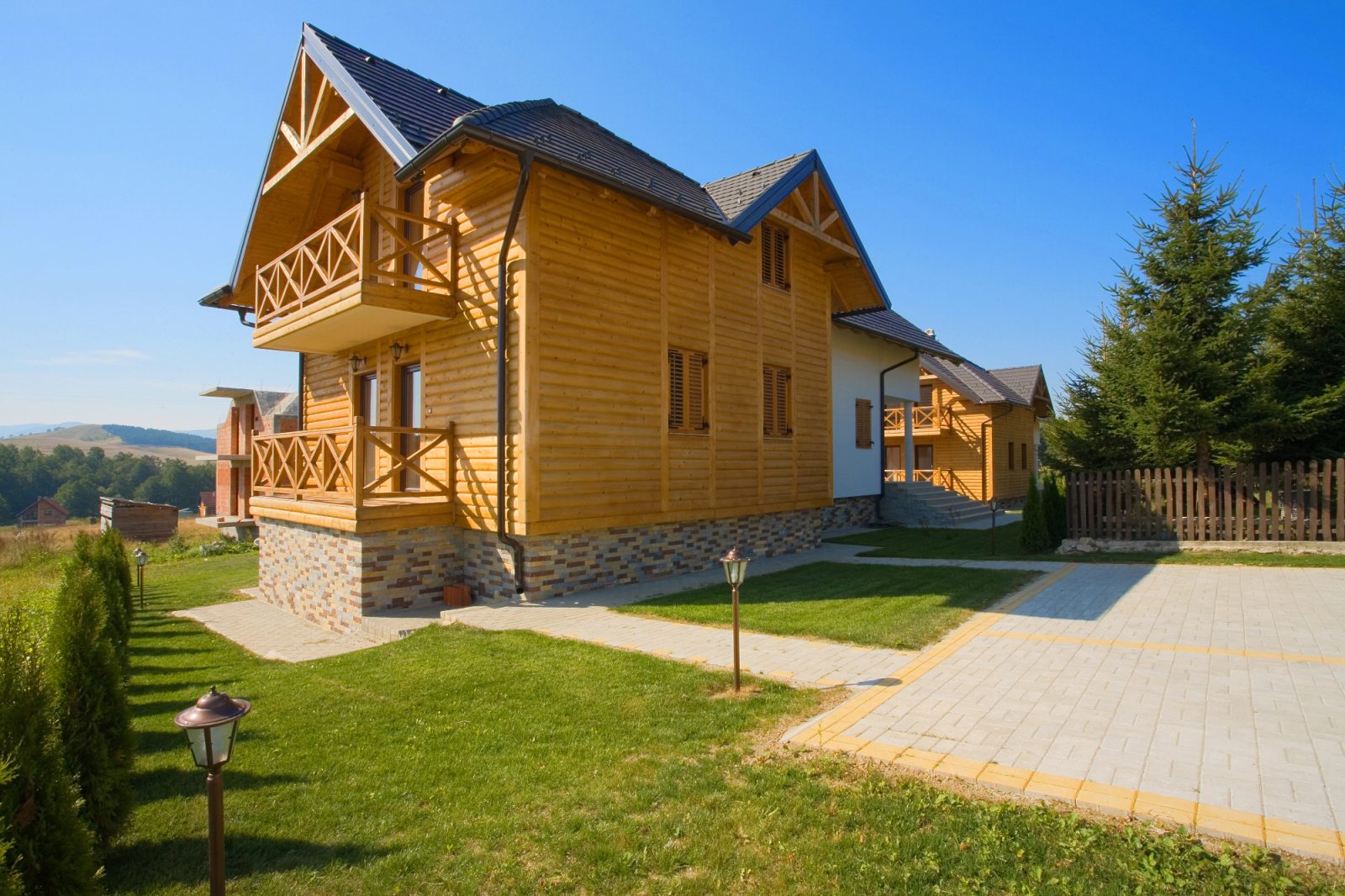 Lesena hiška mi je na dvorišču res prav prišla